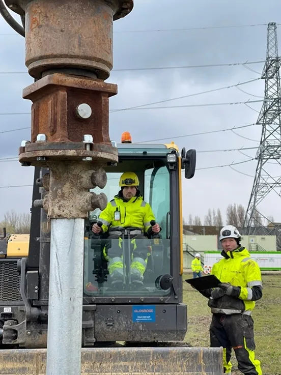 Skruvpåleinstallation pågår