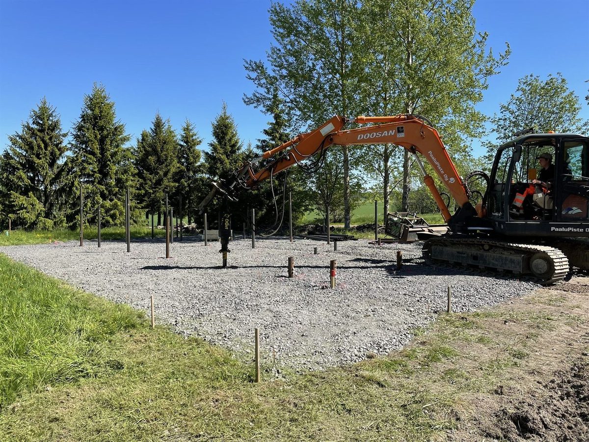 Paalupiste skruvpåleinstallation